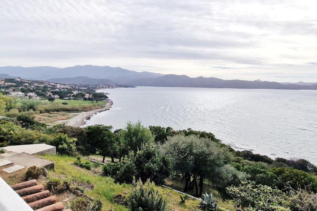 Appartement Sur La Baie De Saint Florent باتريمونيو المظهر الخارجي الصورة